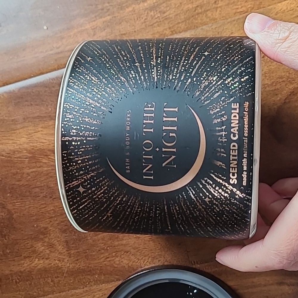 ๐ฅ2/$34๐ฅ INTO THE NIGHT 3 Wick Candle Bath & Body Works - Picture 3 of 5